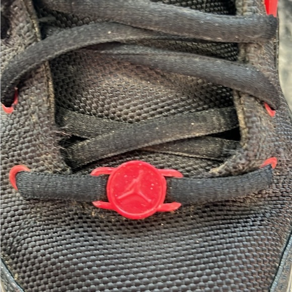 Youth Micheal Jordan high tops - Picture 7 of 7